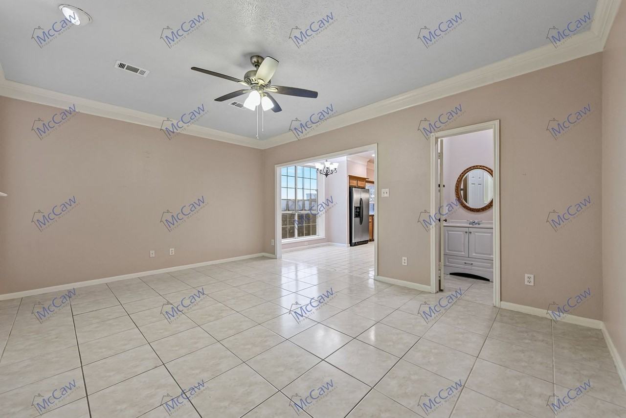 3211 Wessex Cir - Photo 5 of 25