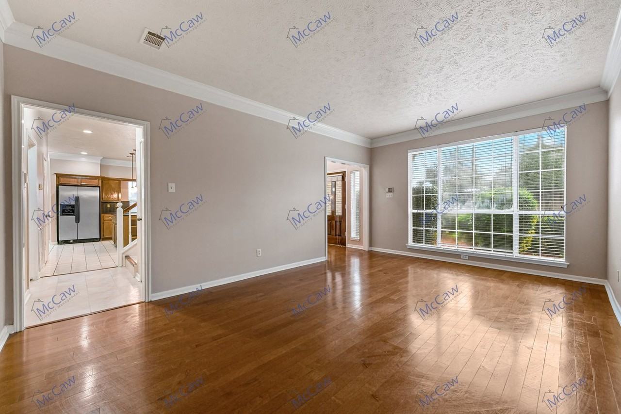 3211 Wessex Cir - Photo 6 of 25