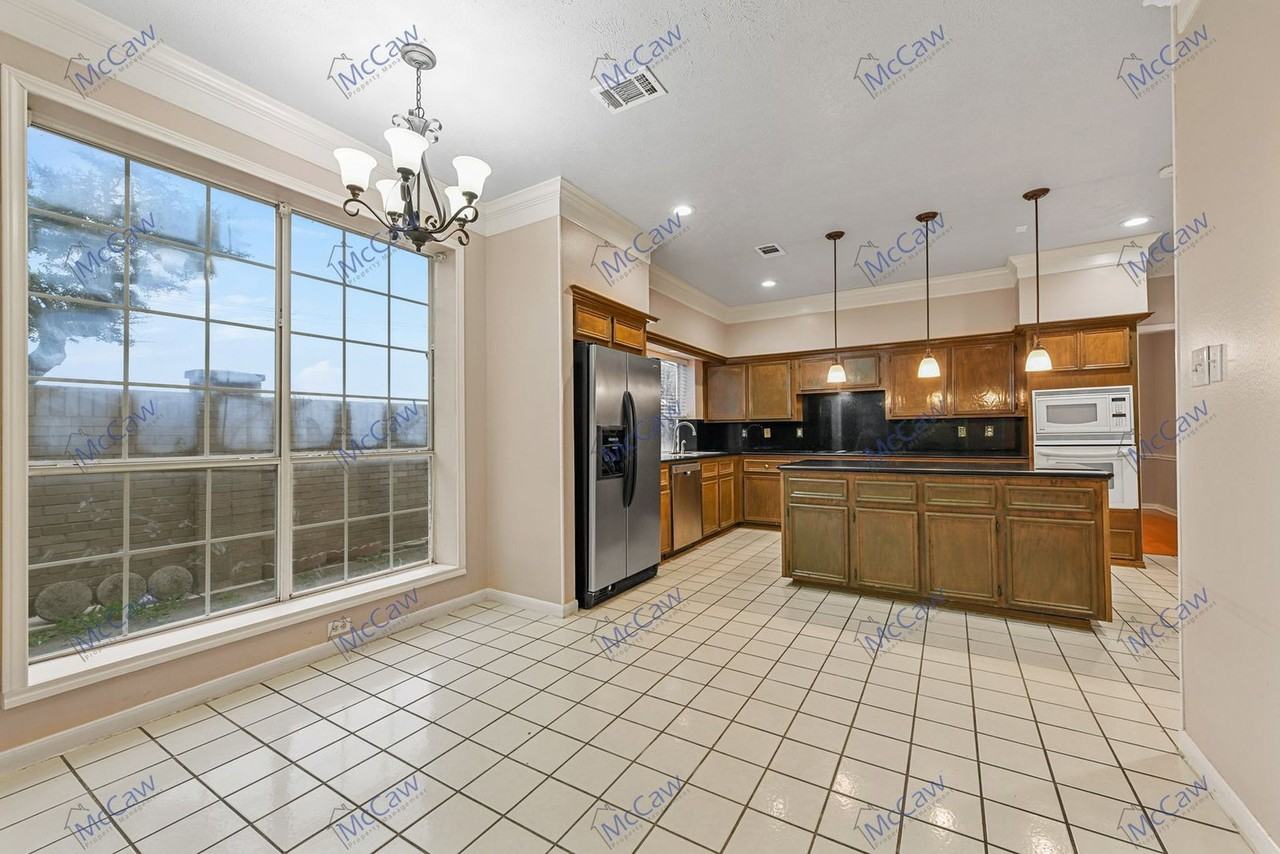 3211 Wessex Cir - Photo 7 of 25
