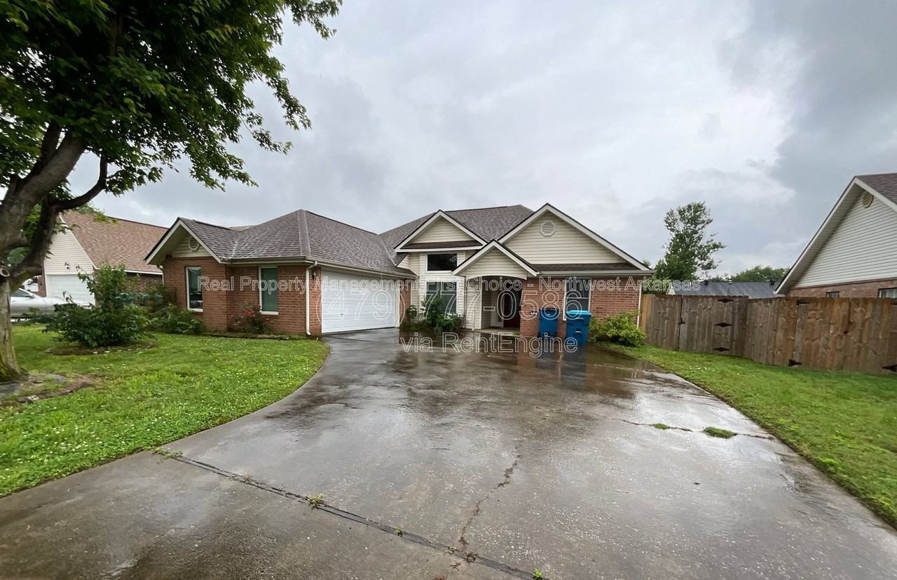 403 Megan St - Photo 2 of 2