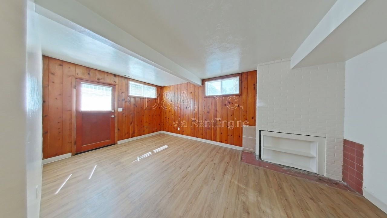 2703 Nw Taylor Ave - Photo 3 of 12