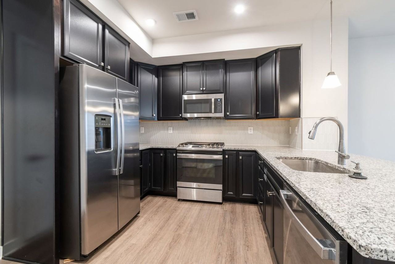 108 Lawndale Dr #1001G - Photo 4 of 21