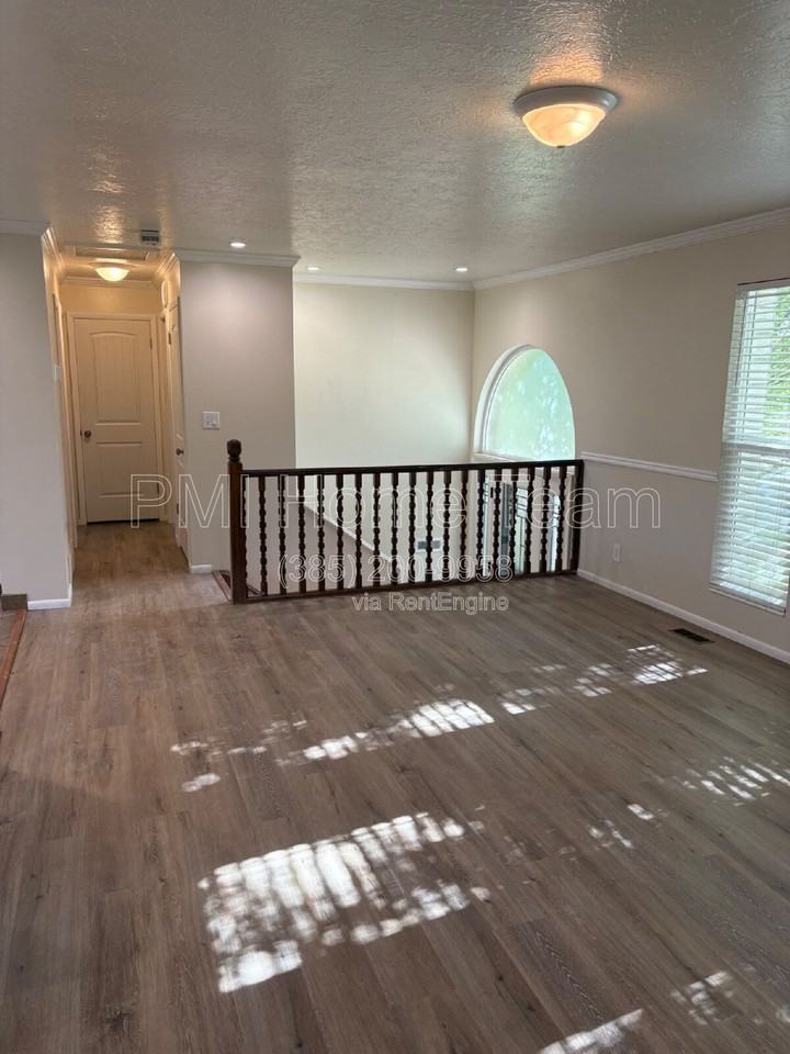 6068 S 2850 W - Photo 4 of 36