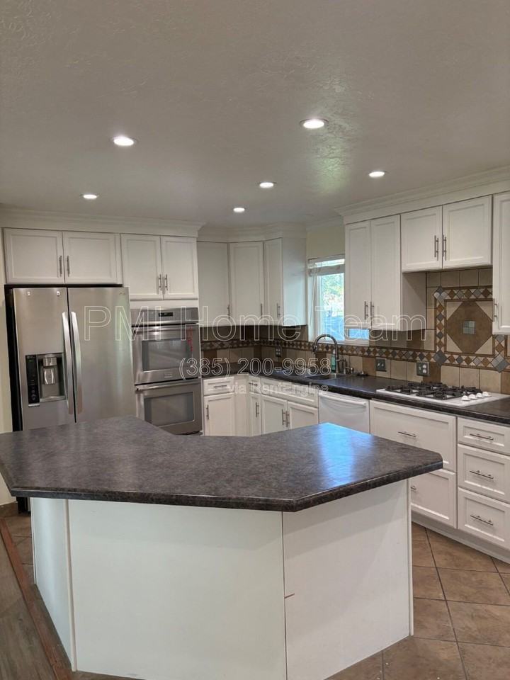 6068 S 2850 W - Photo 6 of 36