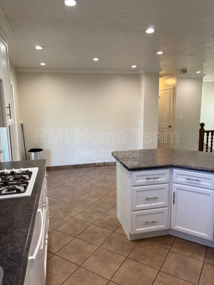 6068 S 2850 W - Photo 7 of 36