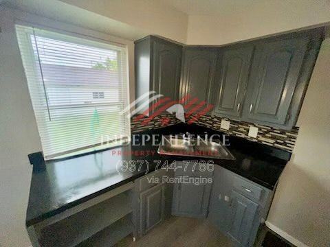 402 Harriet St - Photo 5 of 20