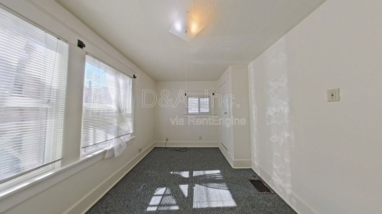 242 Nw 15th St #1 - Photo 2 of 8