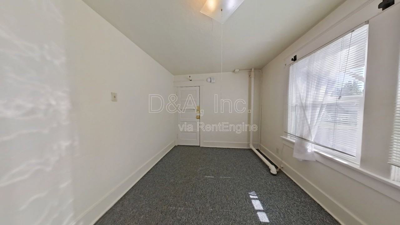 242 Nw 15th St #1 - Photo 4 of 8