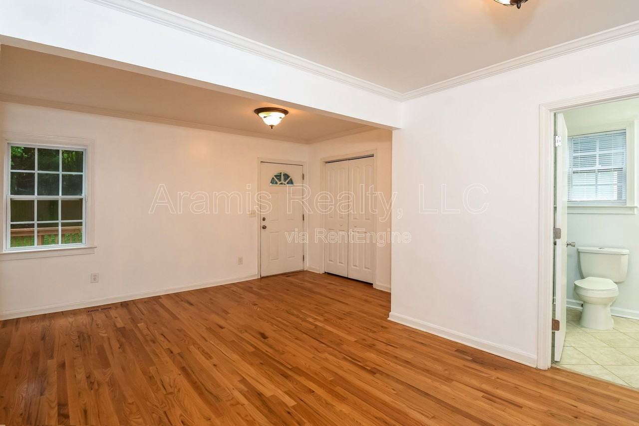 83 Ormond St Se - Photo 6 of 20