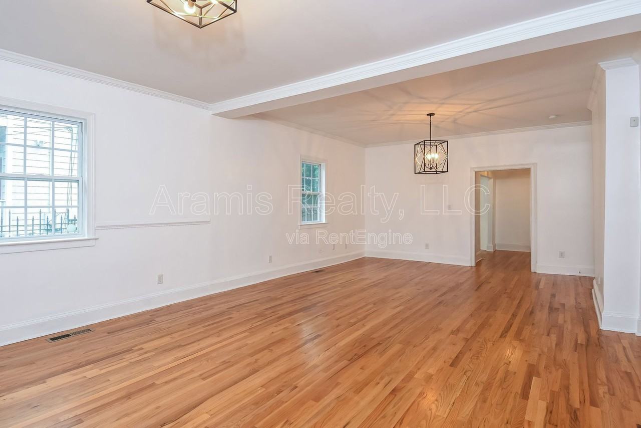 83 Ormond St Se - Photo 7 of 20
