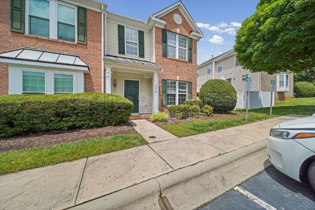 12439 Blossoming Ct - Photo 3 of 37