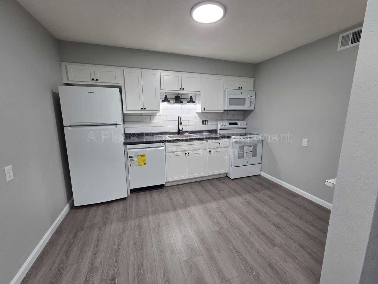 2624 Roseland Ter #12 - Photo 4 of 8