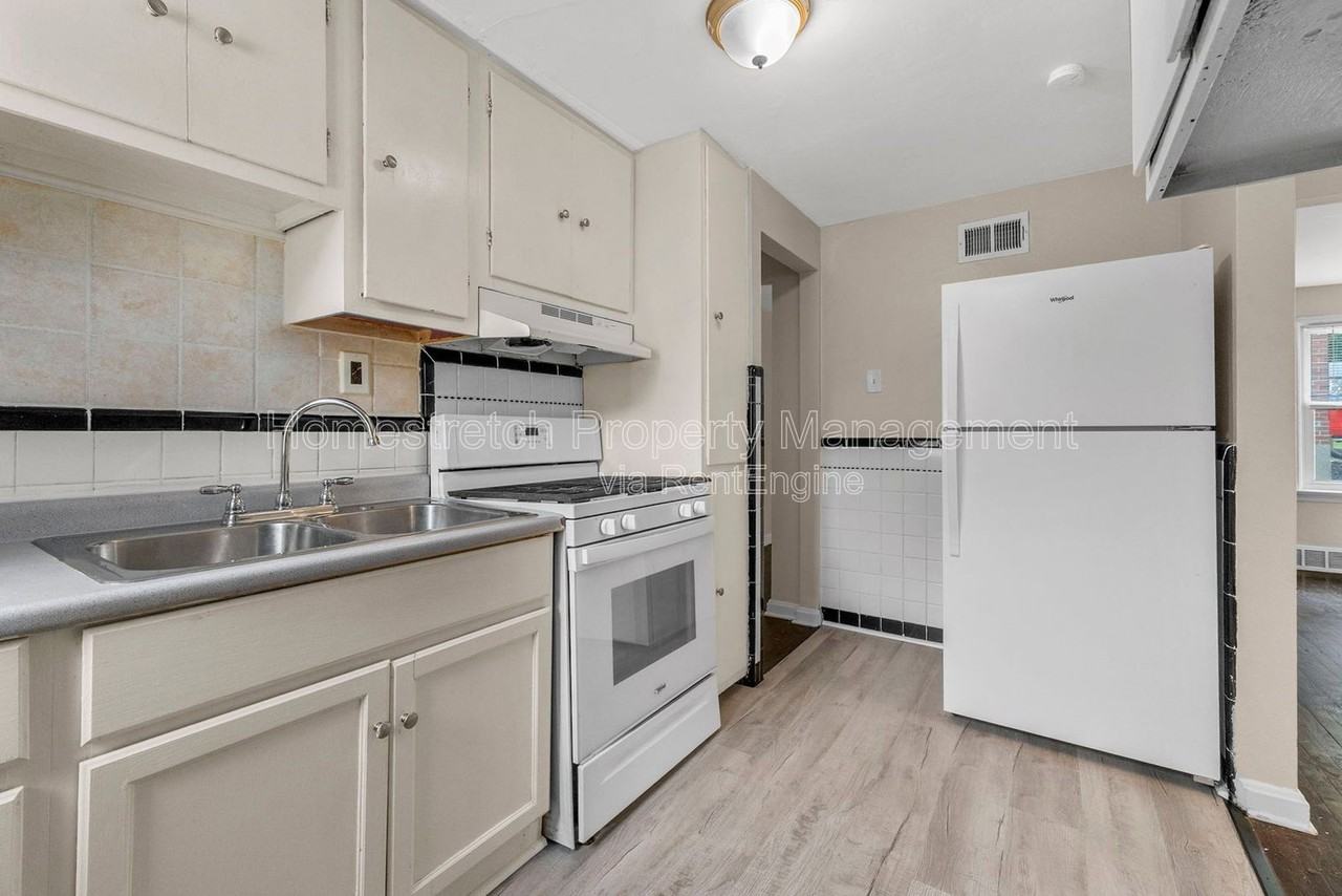 8124 Titus Rd - Photo 4 of 28