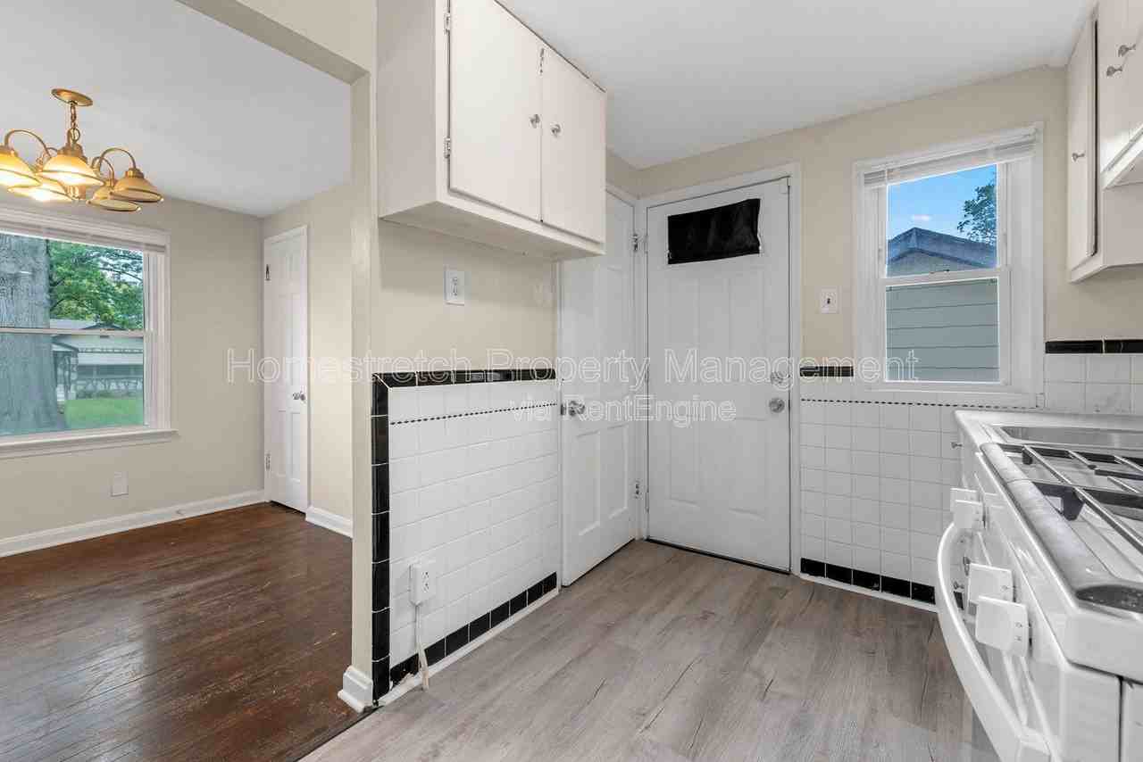 8124 Titus Rd - Photo 5 of 28