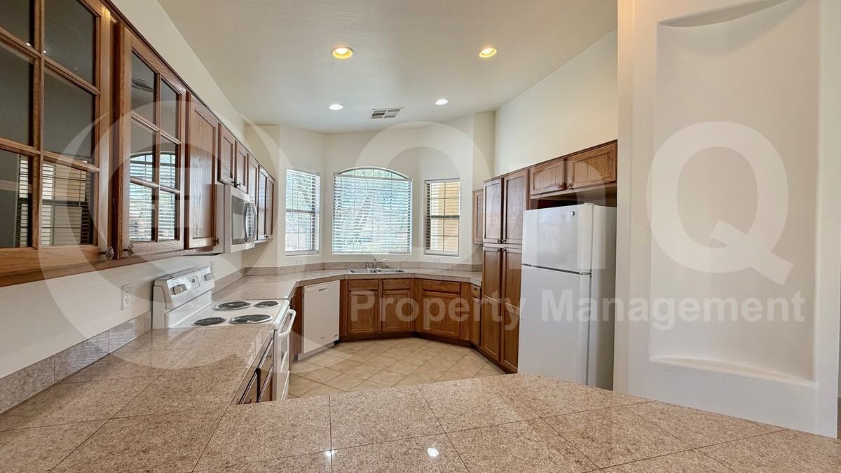 12204 W Ocotillo Ln - Photo 6 of 28