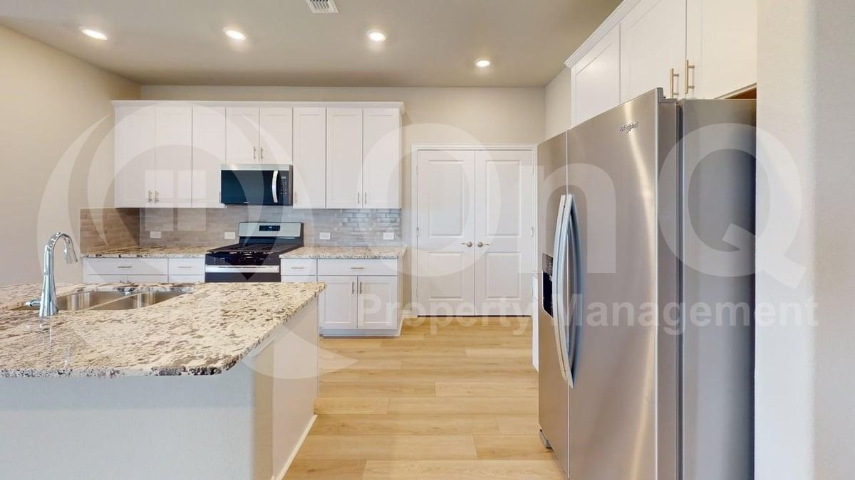 517 Ridgedale Dr - Photo 5 of 26