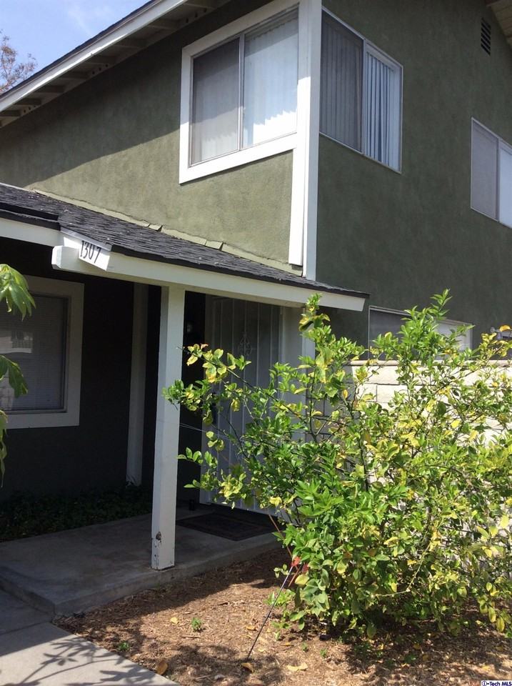 1307 Parkside Dr - Photo 3 of 22