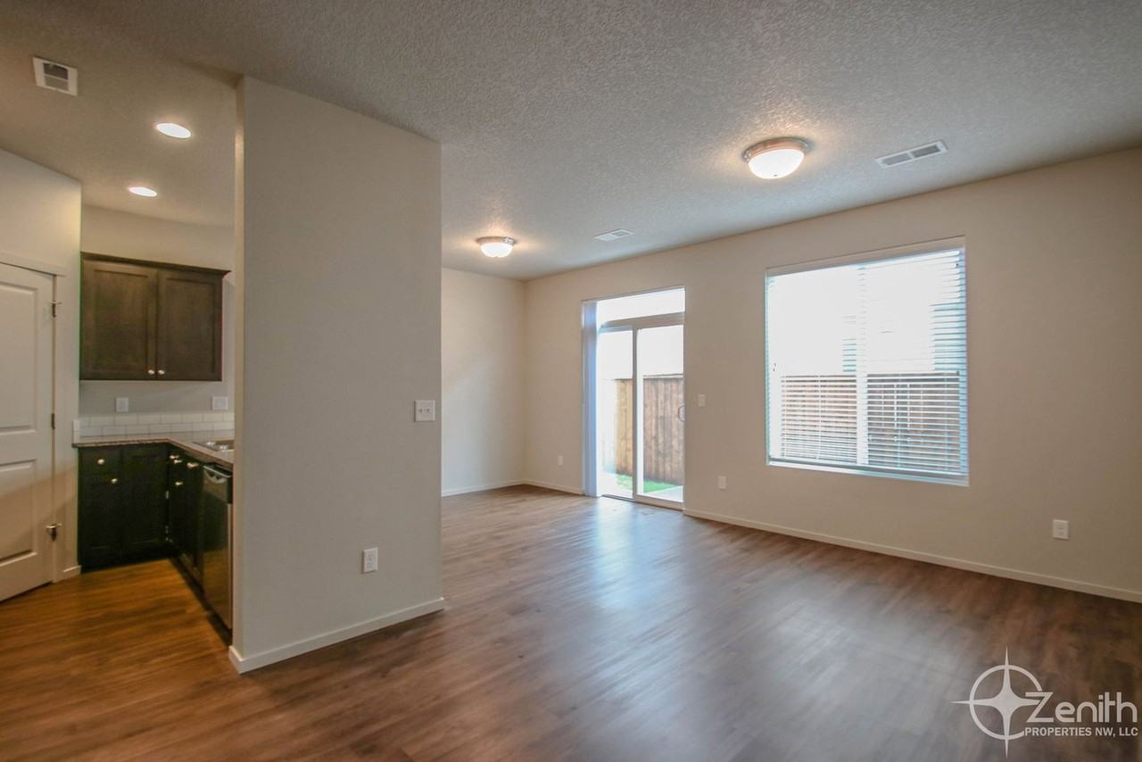 11517 Ne 125th Ave - Photo 3 of 17