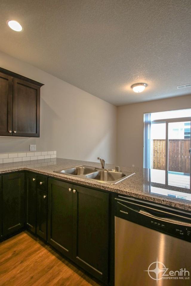 11517 Ne 125th Ave - Photo 4 of 17