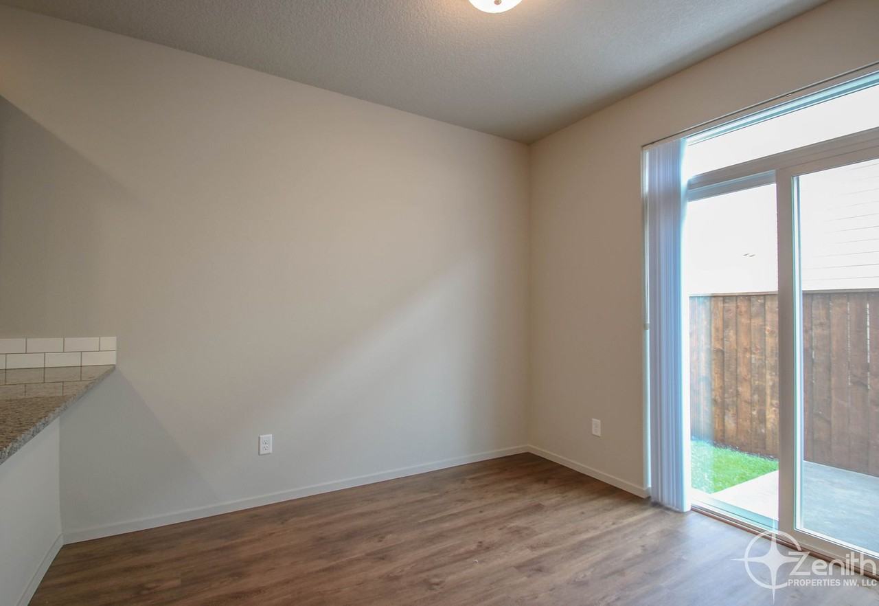 11517 Ne 125th Ave - Photo 7 of 17