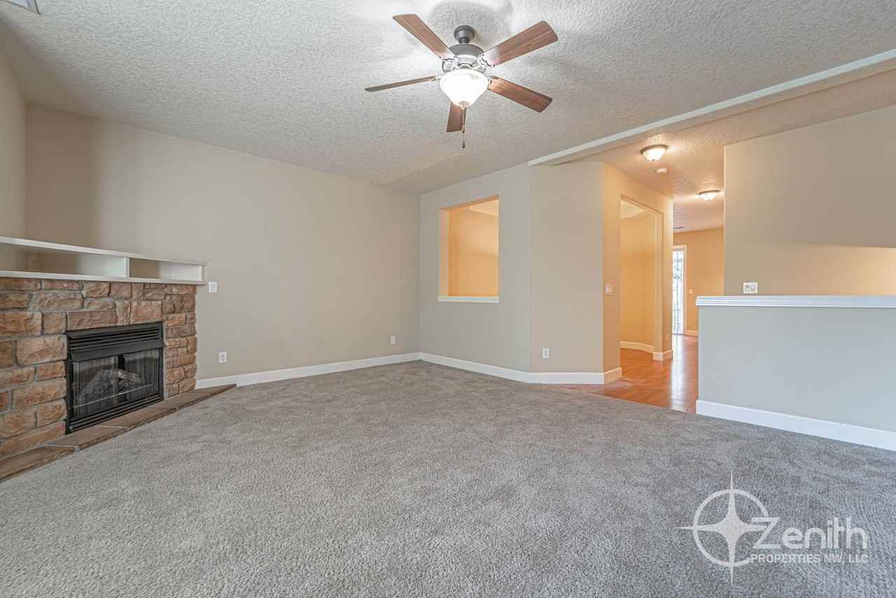 3512 Ne 80th St - Photo 3 of 32
