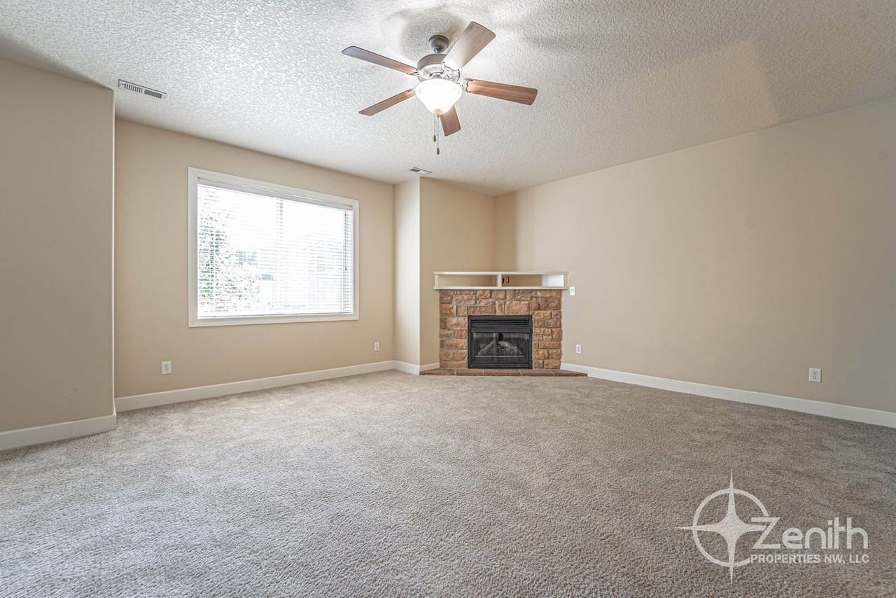 3512 Ne 80th St - Photo 4 of 32