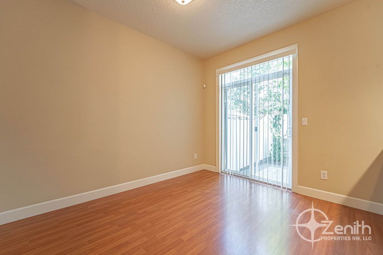 3512 Ne 80th St - Photo 7 of 32