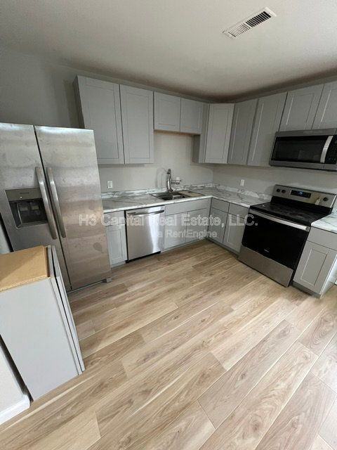 2453 Cleveland Blvd #R2 - Photo 3 of 6