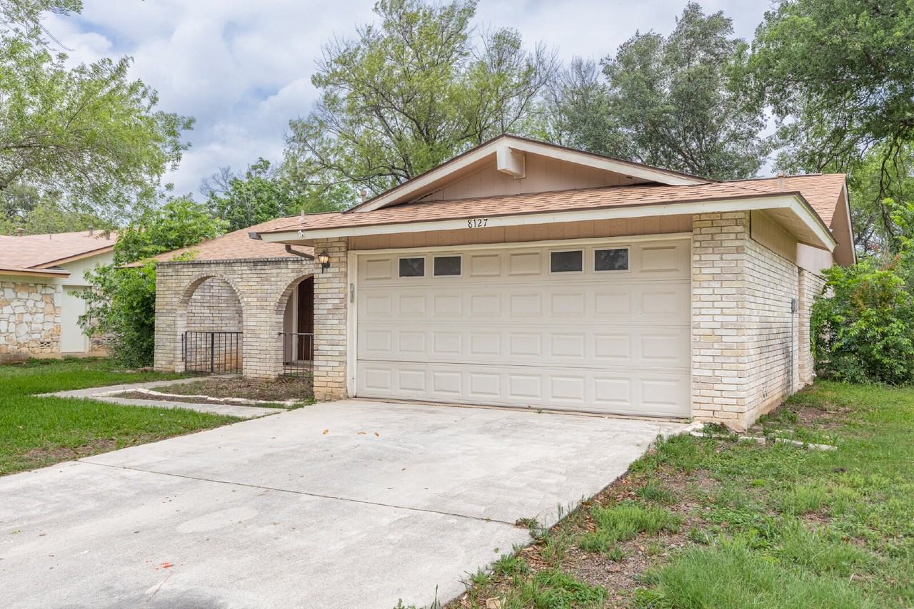 8127 Babe Ruth St - Photo 2 of 34
