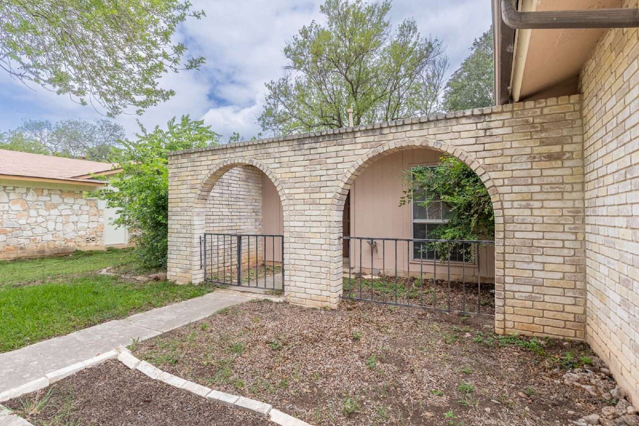 8127 Babe Ruth St - Photo 4 of 34