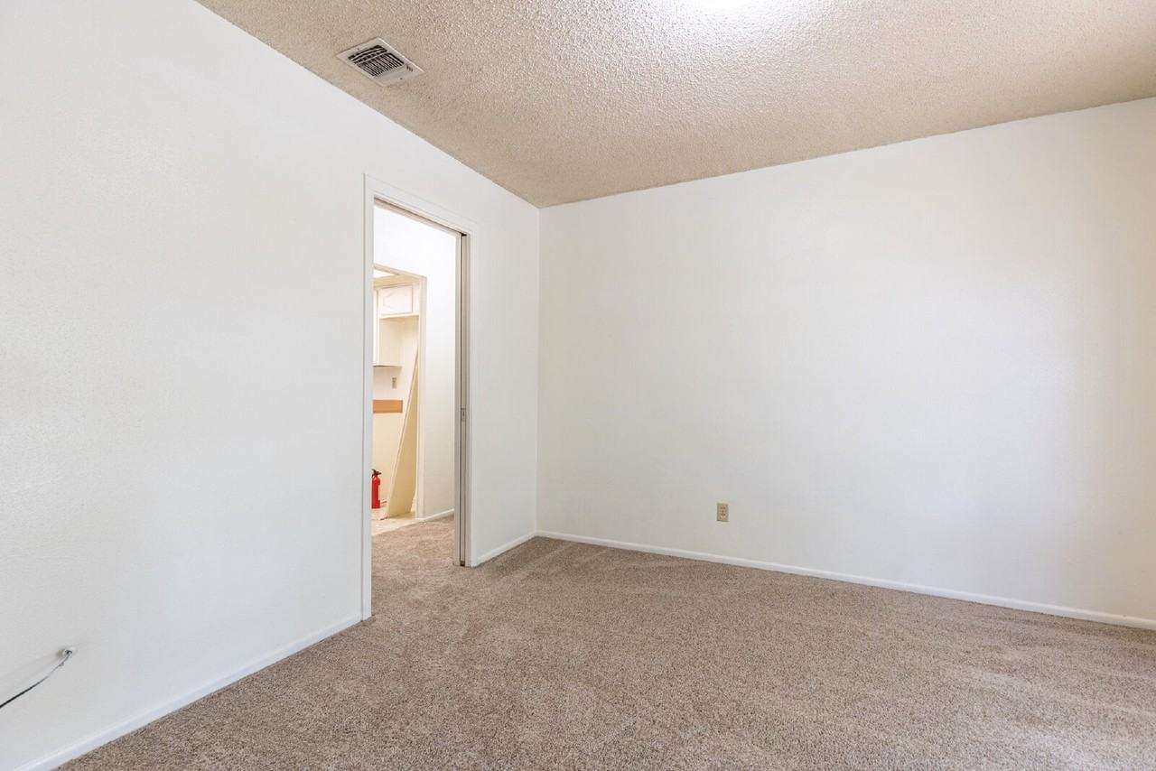 8127 Babe Ruth St - Photo 6 of 34