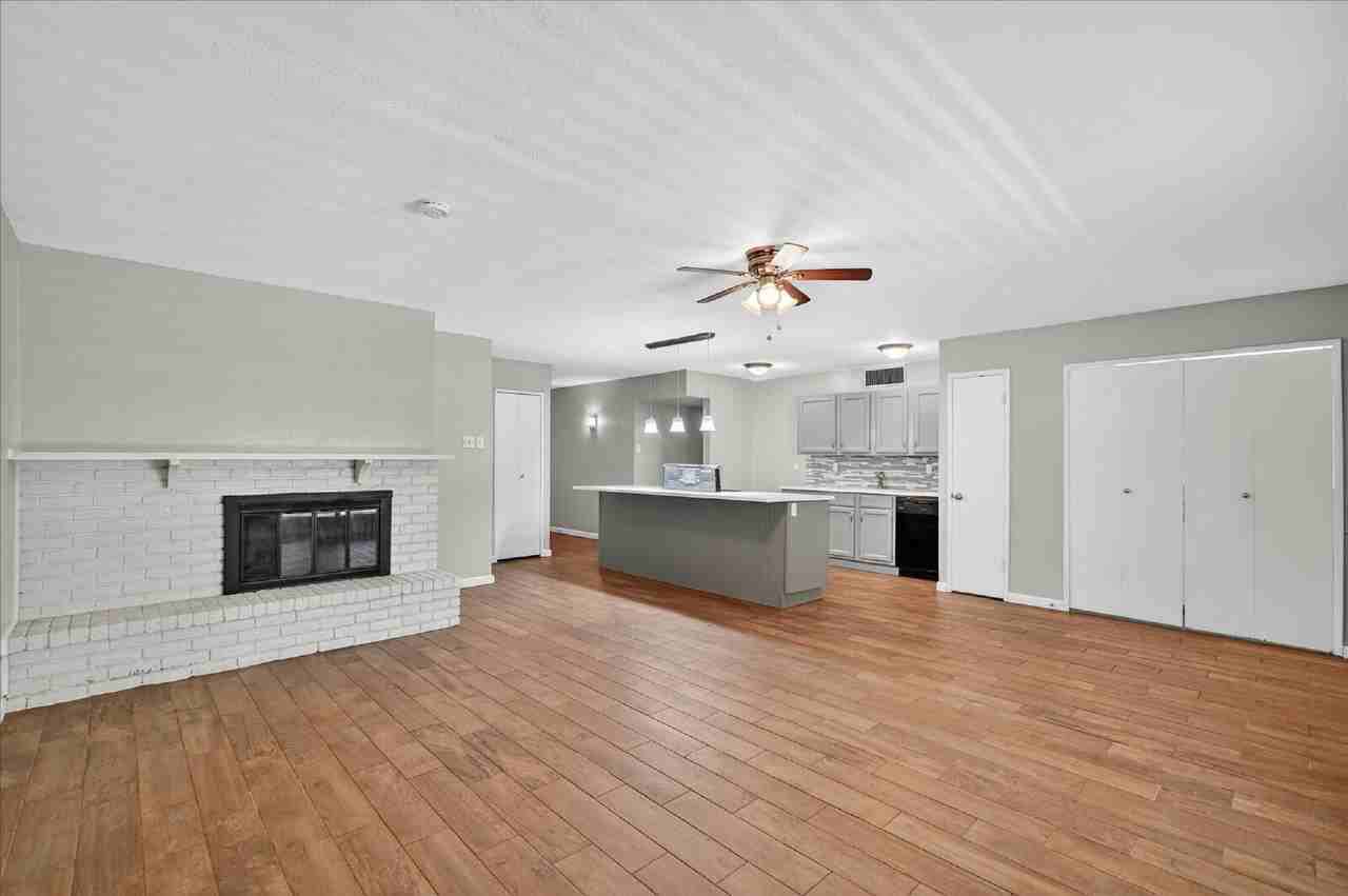 522 Hawthorne Dr - Photo 3 of 21