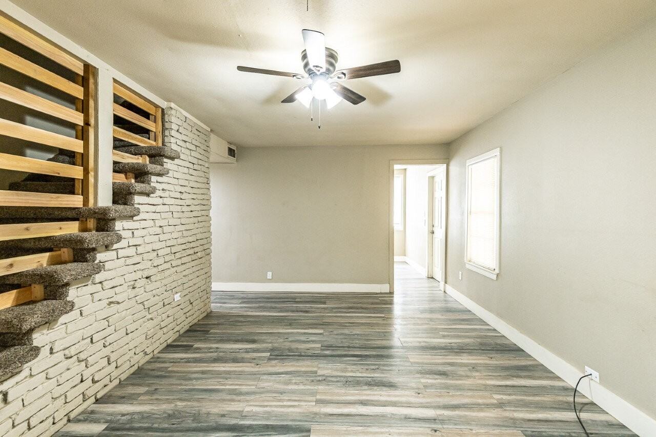 2311 25th St - Photo 2 of 15