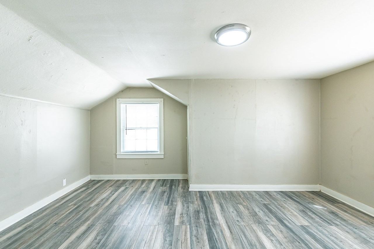 2311 25th St - Photo 6 of 15