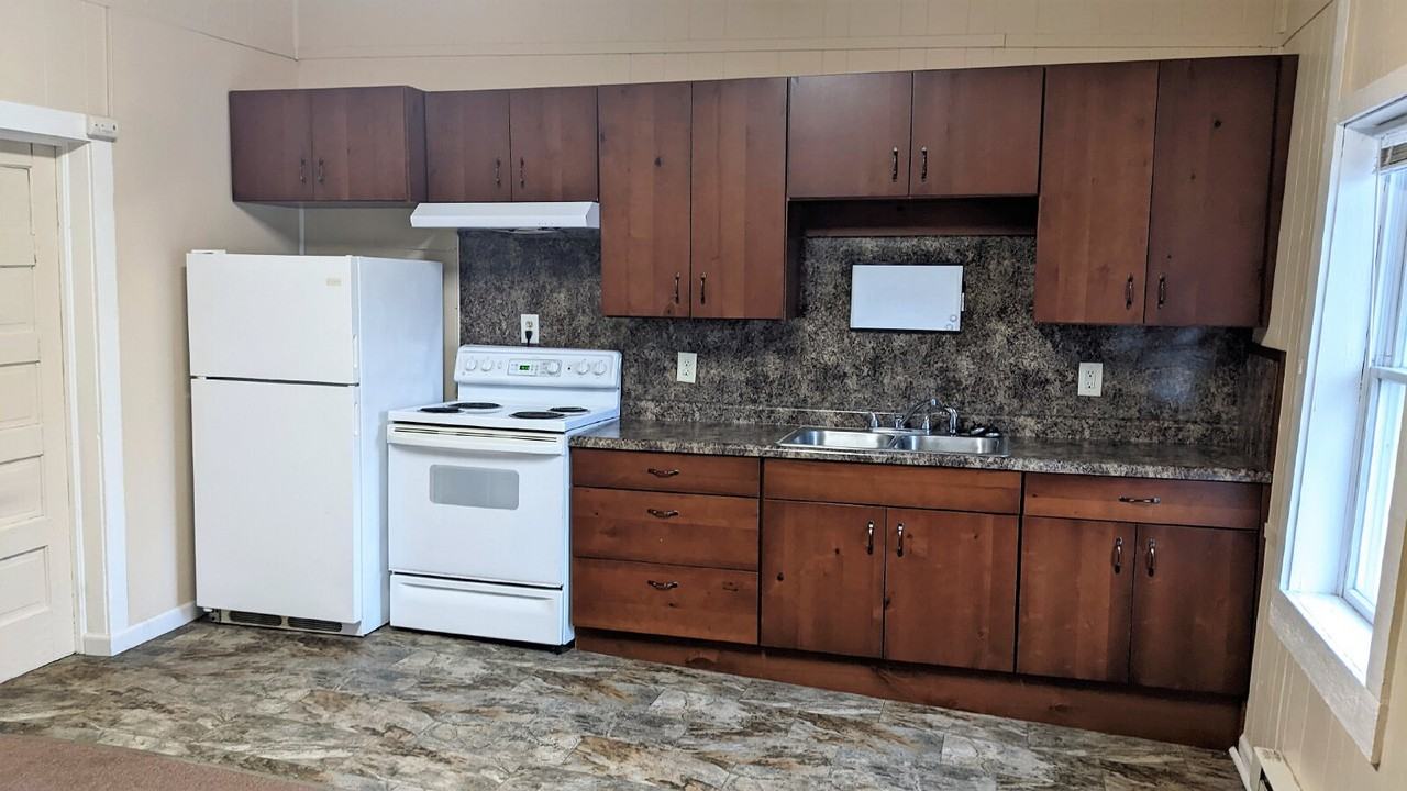 104 Pine St - Photo 2 of 6
