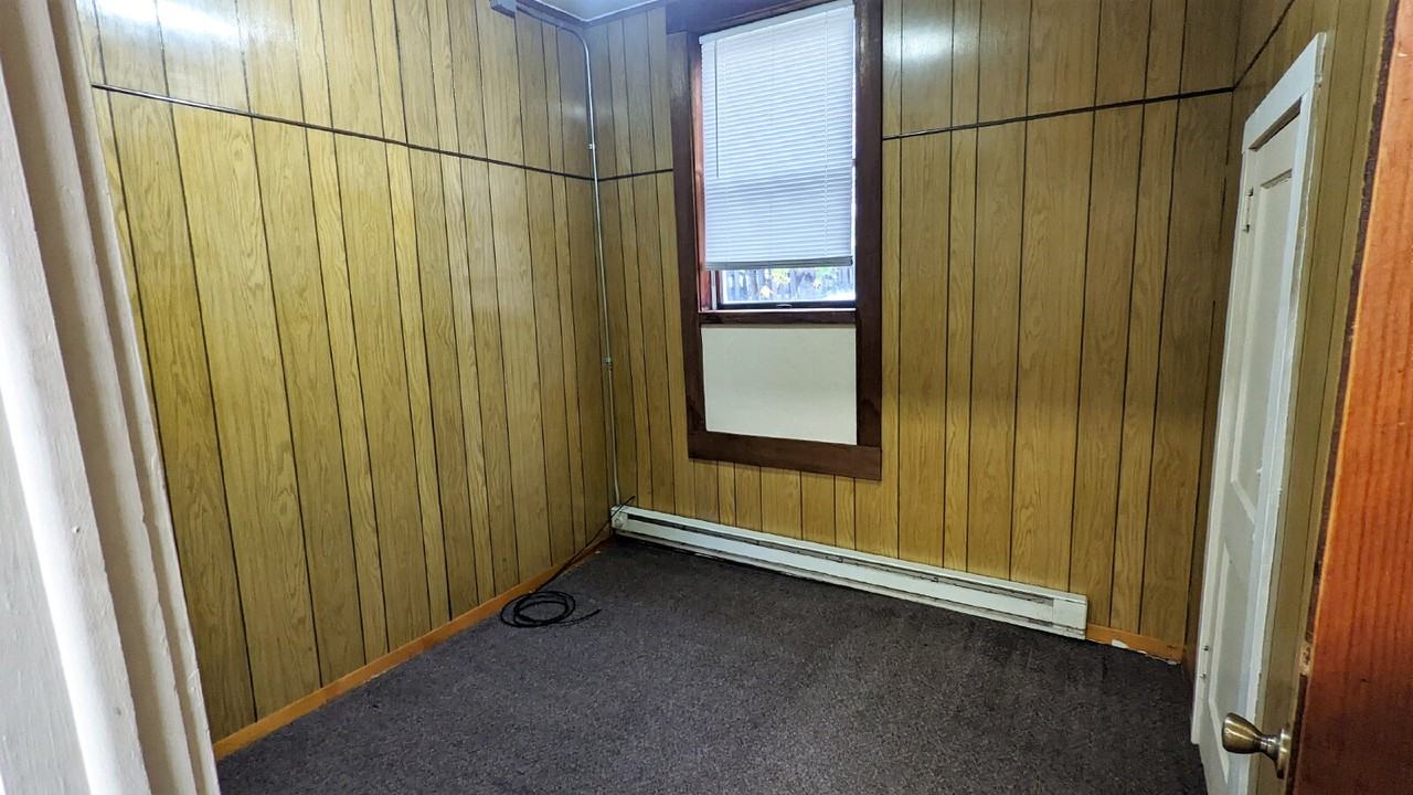 104 Pine St - Photo 3 of 6