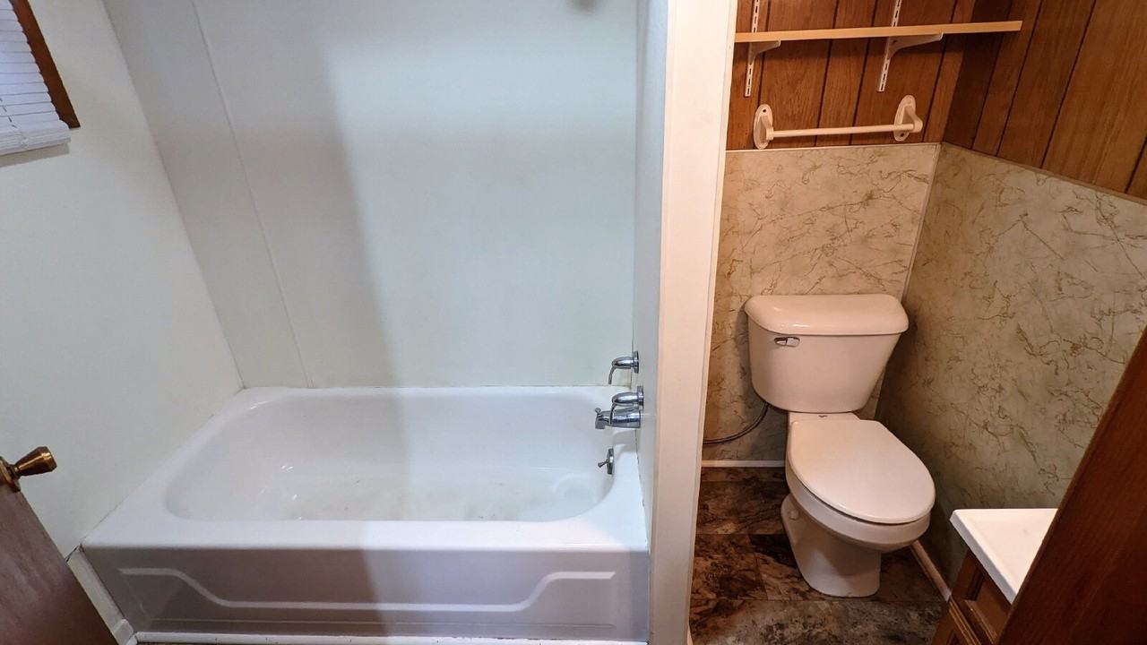 104 Pine St - Photo 5 of 6