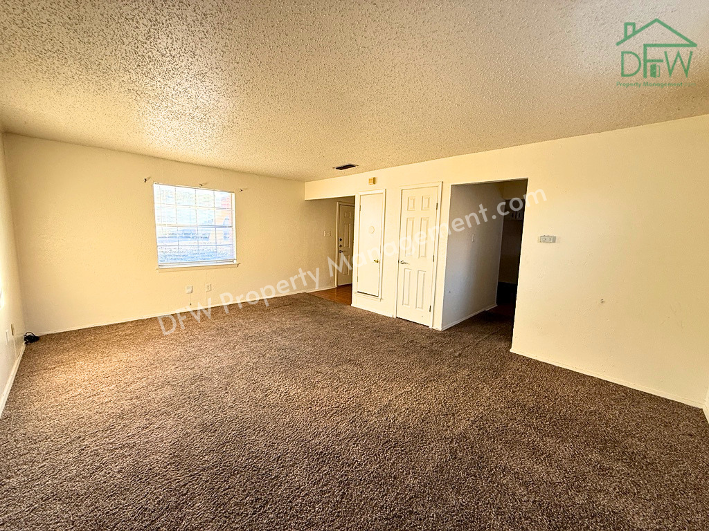 1021 Pleasant Valley Ln - Photo 2 of 18
