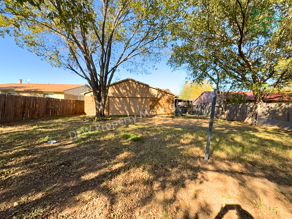 1233 Steinburg Ln - Photo 4 of 5