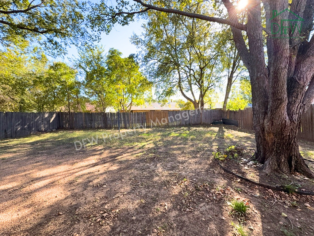 1233 Steinburg Ln - Photo 5 of 5