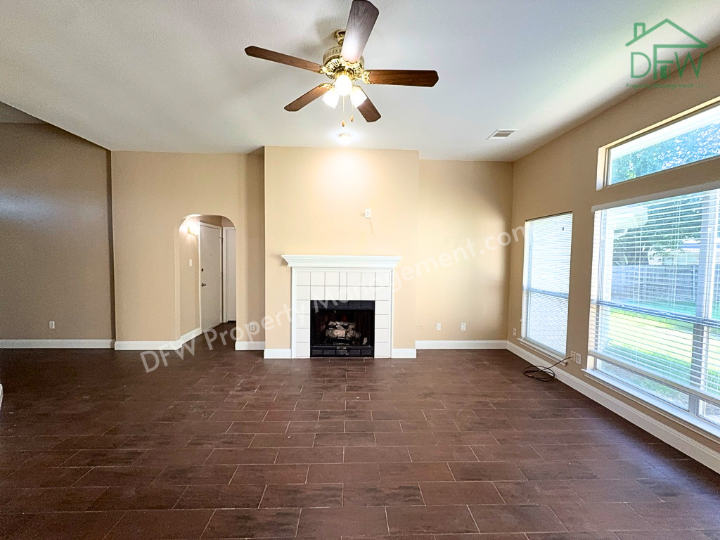 317 Oak Meadow Ln - Photo 3 of 26