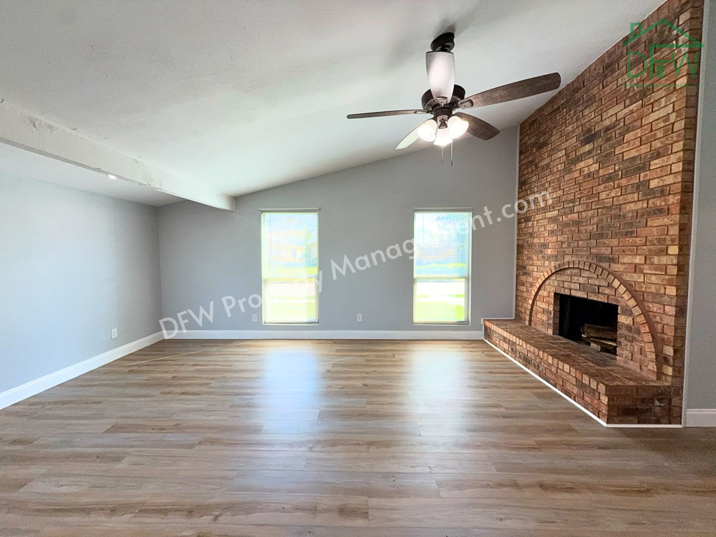 8917 Vernon Dr - Photo 2 of 21