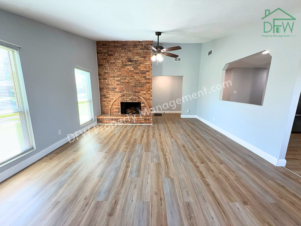 8917 Vernon Dr - Photo 3 of 21