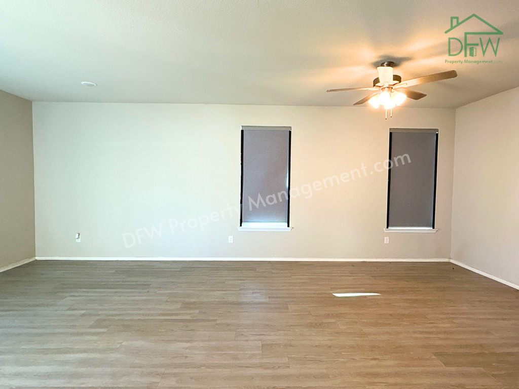 8978 Fair Oaks Dr - Photo 2 of 19