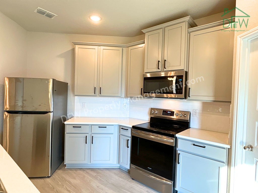 8978 Fair Oaks Dr - Photo 4 of 19