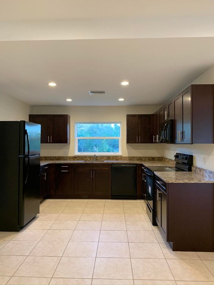 3672 Skipper Rd - Photo 4 of 9