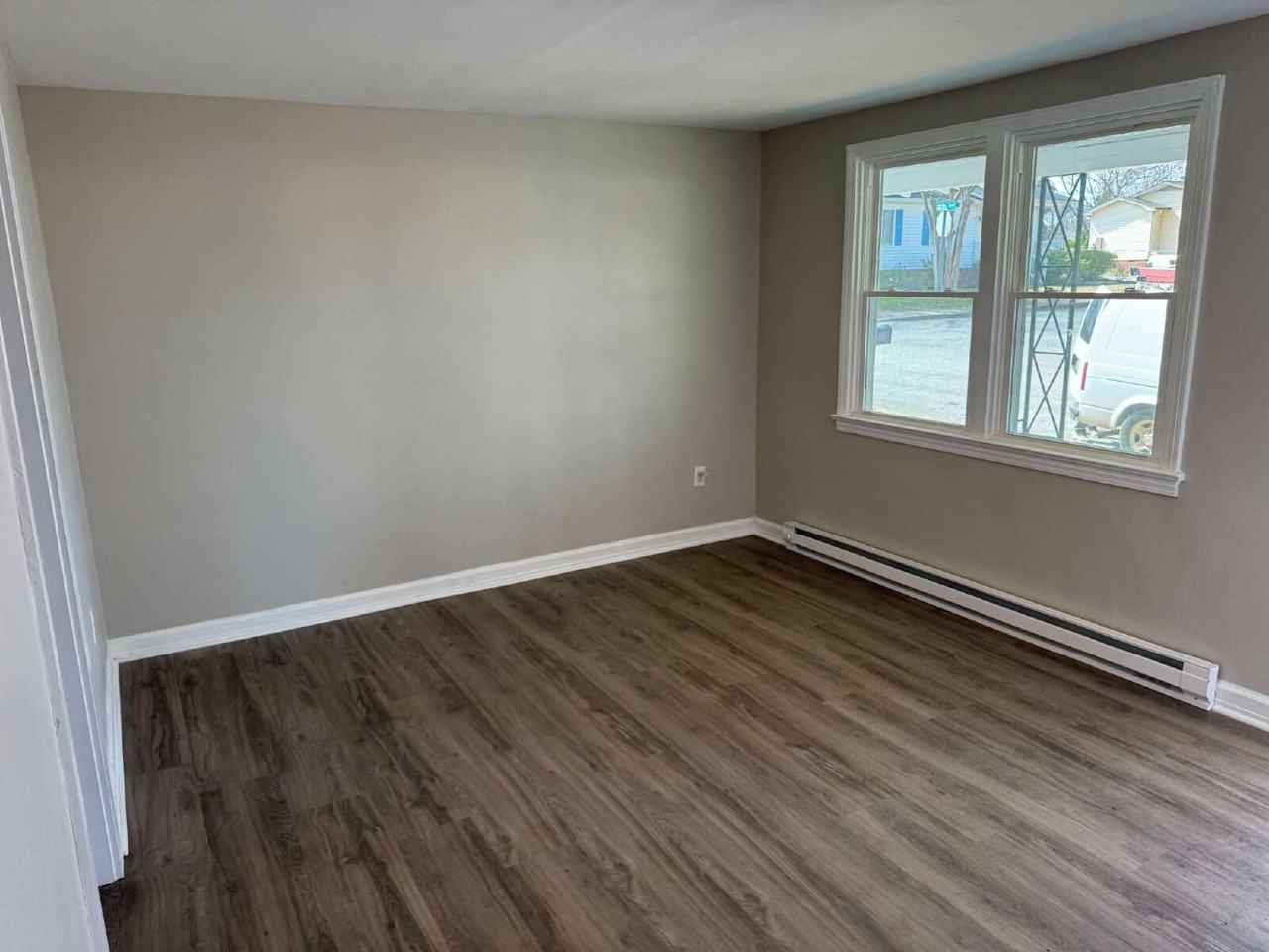 11 Spencer St - Photo 2 of 6