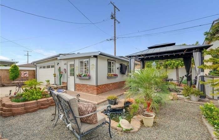 5131 Gaviota Avenue - Photo 6 of 10