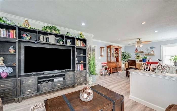 5131 Gaviota Avenue - Photo 4 of 10