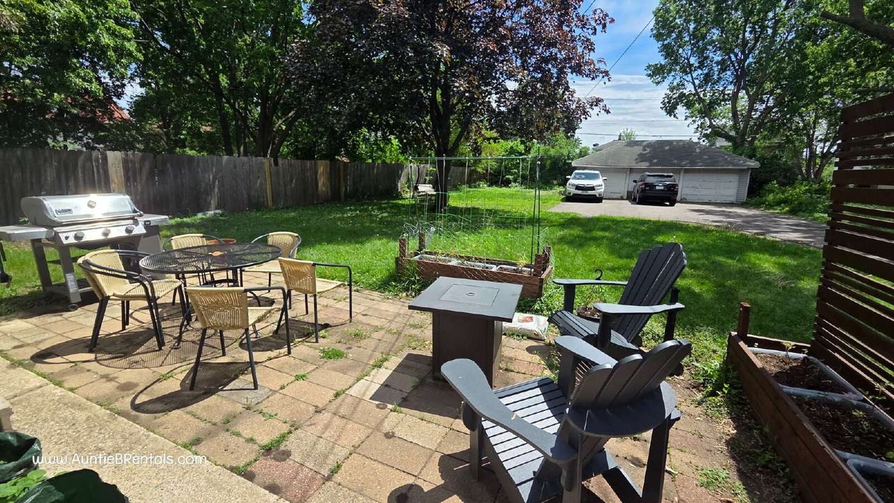 1606 Hewitt Ave - Photo 2 of 25